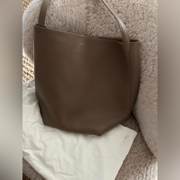 The Row Park Tote Large in French Gray, Smooth Leather - Picture 4 of 6